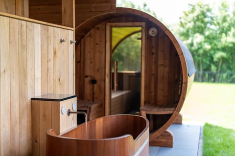 Day, Hot Tub, Hot Tub, Sauna, Sauna