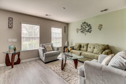 Spacious Home with Screened Patio in Pooler! House in Pooler