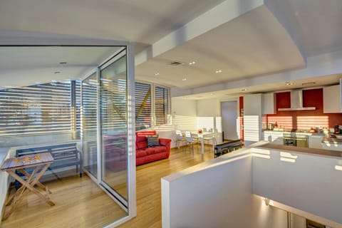 Kitchen or kitchenette, Living room