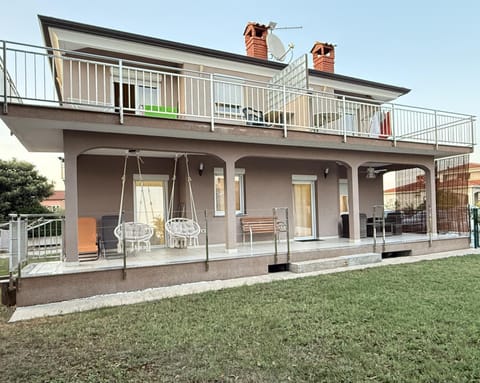 Property building, Garden, Balcony/Terrace, Garden view