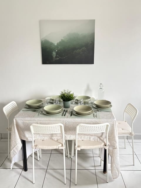 F3 confortable à 2 min du métro et ambiance cinéma Apartment in Saint-Denis, France