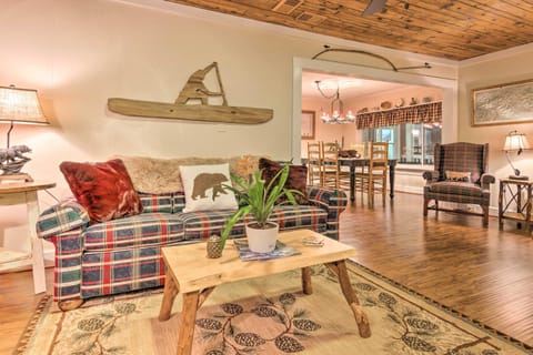 The Red Rock Retreat House in Chimney Rock