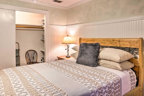 The Red Rock Retreat House in Chimney Rock