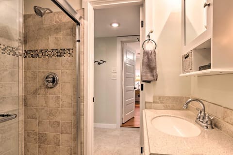 The Red Rock Retreat House in Chimney Rock