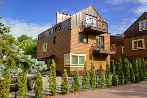 Property building, Patio, Parking