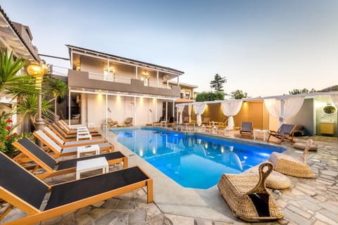 Property building, Summer, Swimming pool, Swimming pool