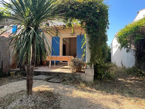 Patio, Garden, Dining area, Garden view