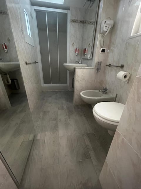 Shower, Toilet, bidet