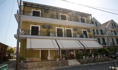 Petania Hotel & Apartments Apartment hotel in Lixouri