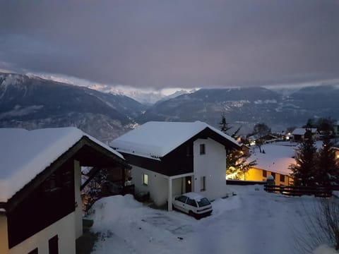 Mollens Chalet Condo in Crans-Montana