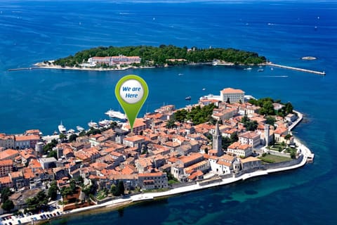 Restaurant/places to eat, Beach, City view, Shopping Area