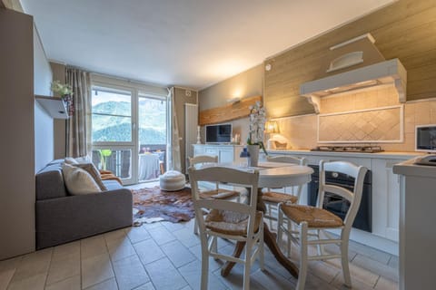 Kitchen or kitchenette, Living room, Dining area, oven, pet friendly