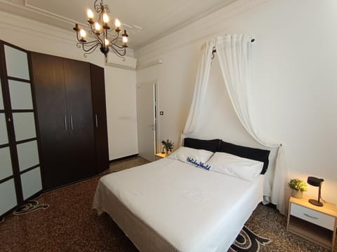 Bed, Photo of the whole room, Bedroom, wardrobe