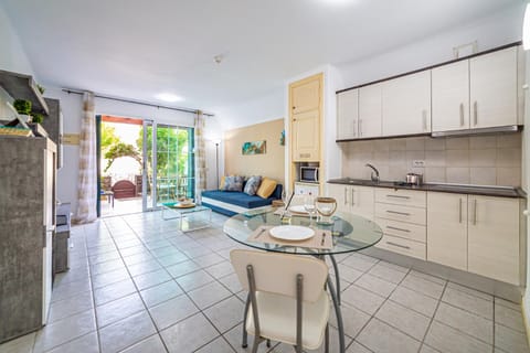 Dining area, kitchen