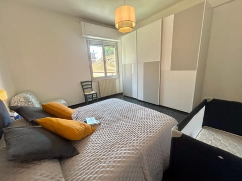 Bed, Photo of the whole room, wardrobe