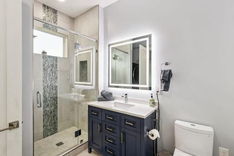 Elegant Mountain Retreat with Sweeping Views Villa in Fort Carson