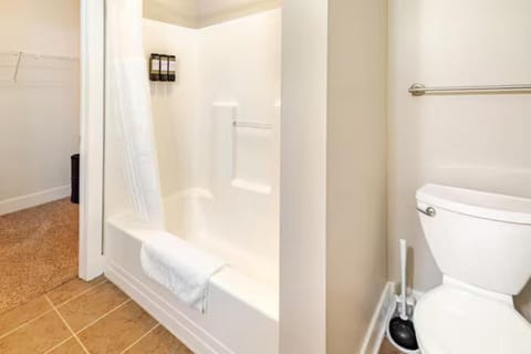 Shower, Toilet, Bathroom, Bath