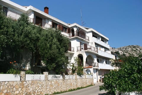 Apartments and rooms with parking space Stara Baska, Krk - 5447 Bed and Breakfast in Stara Baška