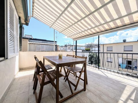 Property building, View (from property/room), Balcony/Terrace