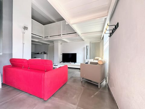 Communal lounge/ TV room, TV and multimedia, Living room, Seating area, Evening entertainment