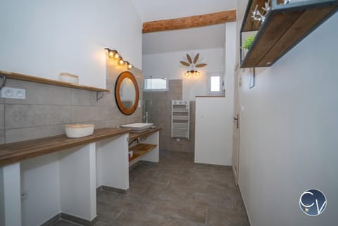 Gîte moderne, calme & piscine House in Saint-Martin-d'Ardèche