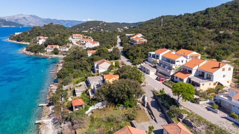 Apartments by the sea Tri Zala, Korcula - 9317 Apartamento in Dubrovnik-Neretva County