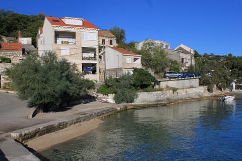 Rooms by the sea Racisce, Korcula - 3095 Alojamiento y desayuno in Račišće