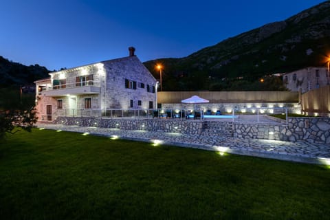 Luxury villa with a swimming pool Dubravka, Dubrovnik - 11073 Villa in Dubrovnik-Neretva County