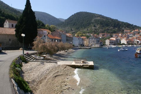 Apartments and rooms by the sea Racisce, Korcula - 4341 Bed and Breakfast in Račišće