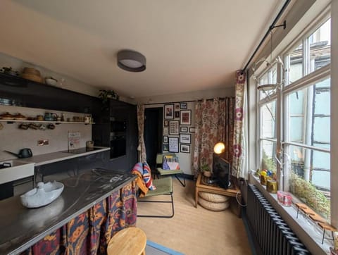 Kitchen or kitchenette, Living room