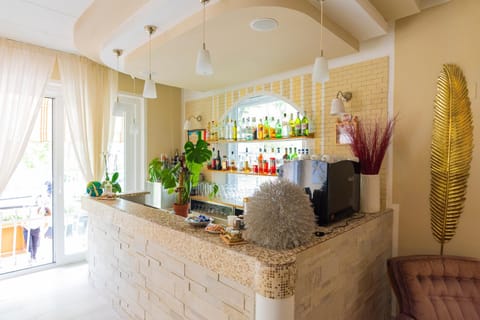 Lounge or bar, Drinks