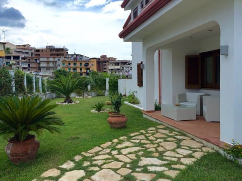 Facade/entrance, Garden, Garden view