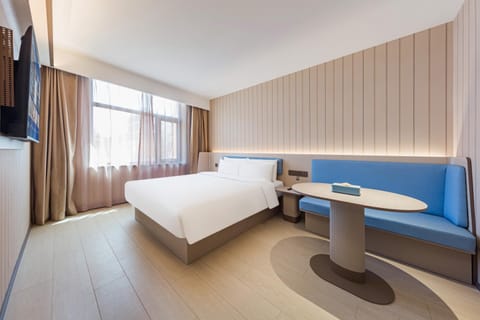 Bed, TV and multimedia, Photo of the whole room, Seating area, Breakfast