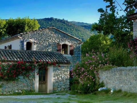 Relais de Laval Bed and Breakfast in Catalonia