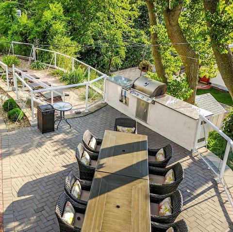 Incredible Lakefront Villa with Gorgeus Sights and Fireplace in Gary, Indiana Villa in Portage