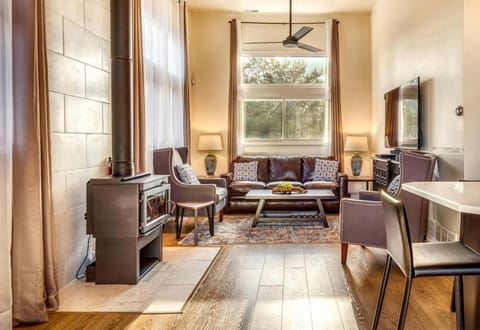 Incredible Waterfront Villa with Stunning Sights in Gary, Indiana Villa in Portage