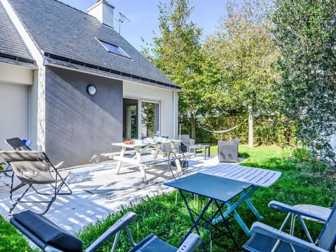 Holiday Home Maison de l'Amaryllis by Interhome House in Brittany