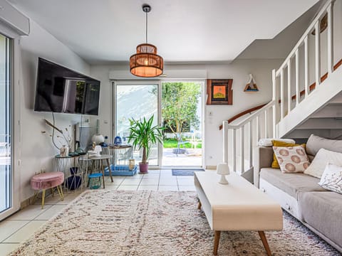 Holiday Home Maison de l'Amaryllis by Interhome House in Brittany