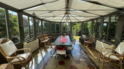 Patio, Day, Dining area