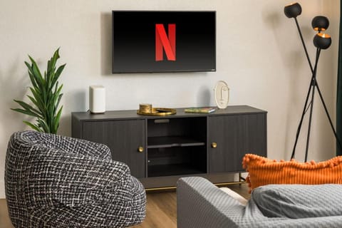 Mile High Haven, HOT TUB, 5BR House in Thornton