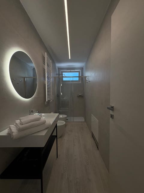 Shower, Bathroom, towels