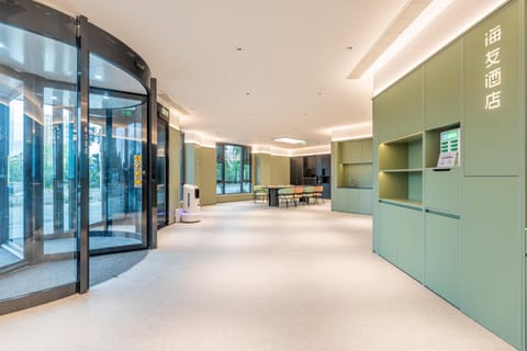 Communal lounge/ TV room, Lobby or reception