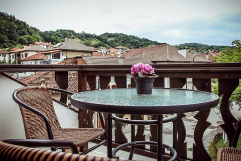 Day, Natural landscape, View (from property/room), Balcony/Terrace, Mountain view, River view, Street view, Breakfast