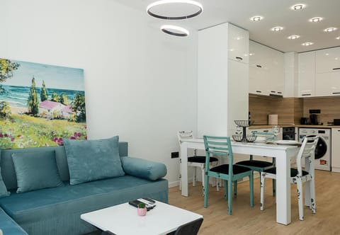 Kitchen or kitchenette, Living room, Seating area, Dining area