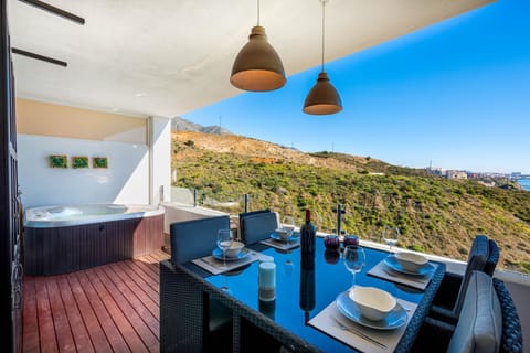 Hot Tub, Balcony/Terrace, Dining area