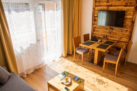 Living room, Photo of the whole room, Dining area