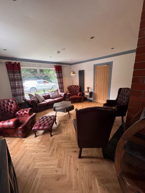 Luxurious Cottage on the River of Portree with Hot Tub! House in Portree