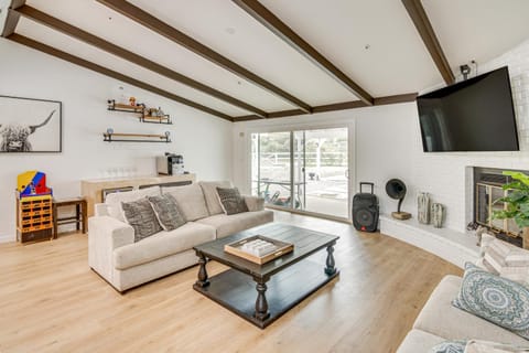 Patio, Fire Pit and Hillside Views Agua Dulce Home House in Palmdale