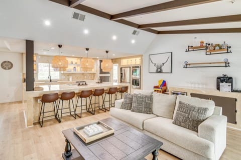 Patio, Fire Pit and Hillside Views Agua Dulce Home House in Palmdale