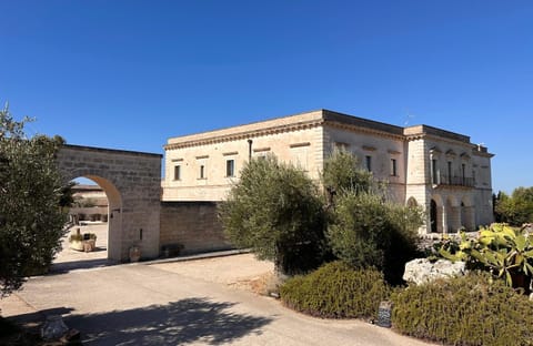 Property building, Day, Landmark view